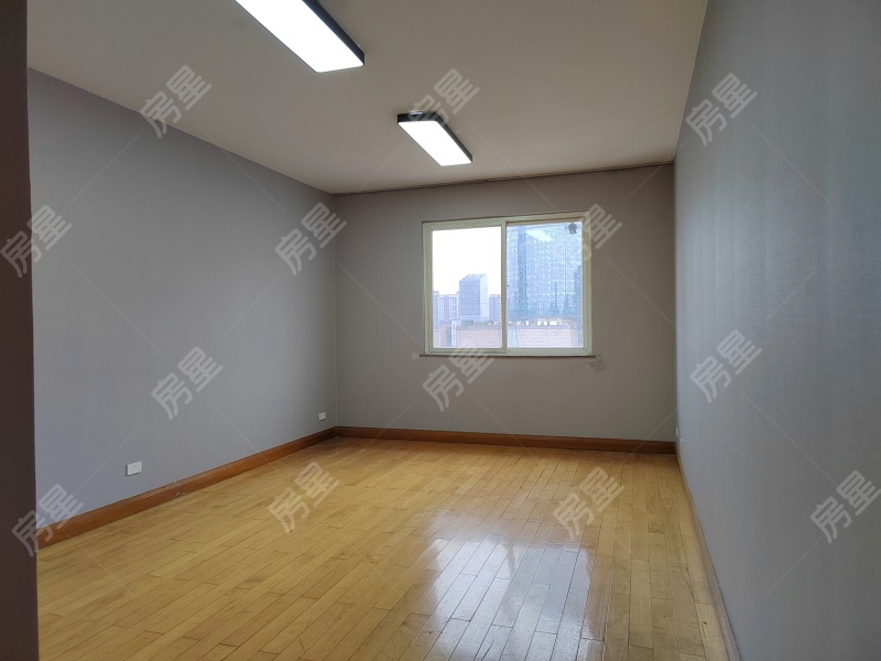 6室3廳3陽(yáng)臺(tái) 金康園臥室