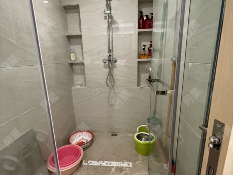 4室2廳2陽臺 俊發(fā)逸天峰衛(wèi)生間