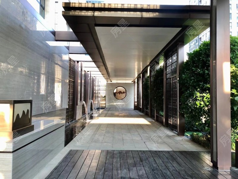 4室2廳2陽臺 俊發(fā)逸天峰自家花園