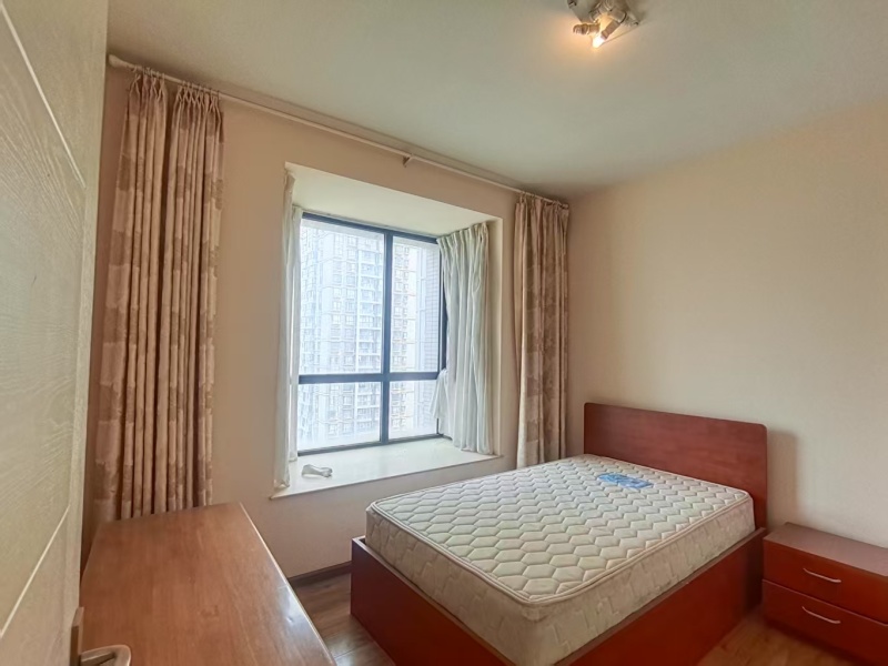 3室2廳2陽(yáng)臺(tái) 上東城臥室