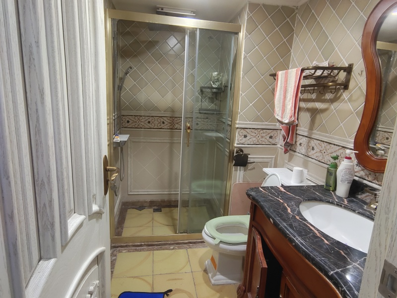 3室2廳1陽臺 金域緹香衛(wèi)生間