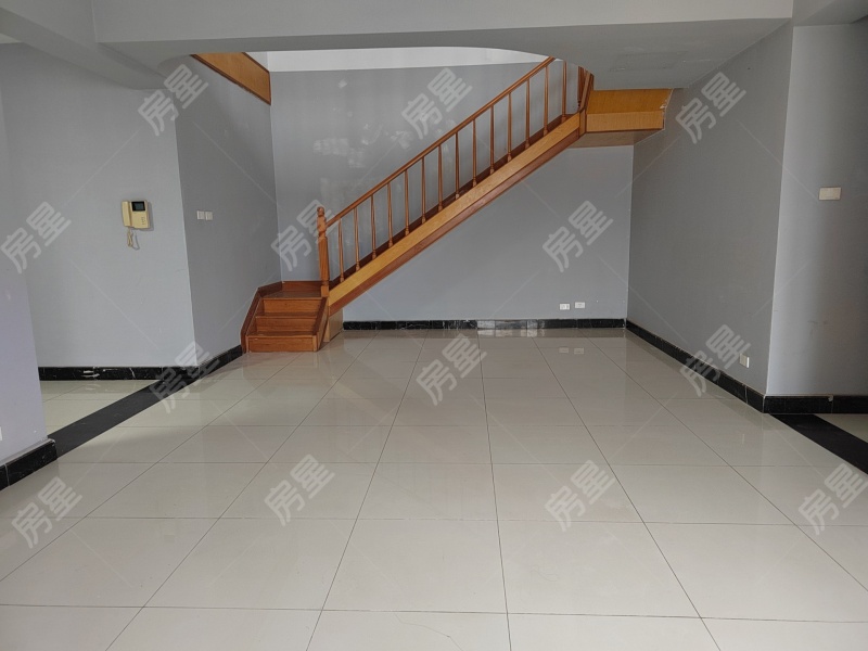 6室3廳3陽(yáng)臺(tái) 金康園餐廳