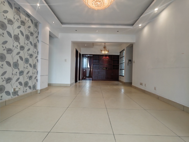 3室1廳1陽臺(tái) 實(shí)力郡城客廳