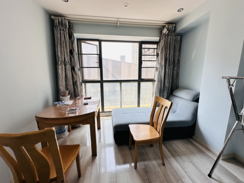 2室2廳1陽臺(tái) 人民路壹號(hào)廣場(chǎng)(壹號(hào)歡樂城)陽臺(tái)