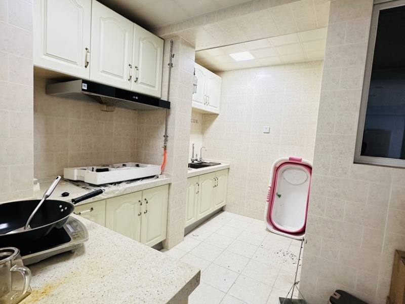 2室2廳1陽臺(tái) 人民路壹號(hào)廣場(chǎng)(壹號(hào)歡樂城)廚房