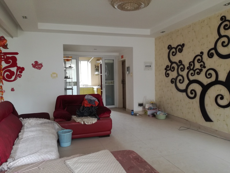 4室2廳2陽臺 華都花園A區(qū)客廳