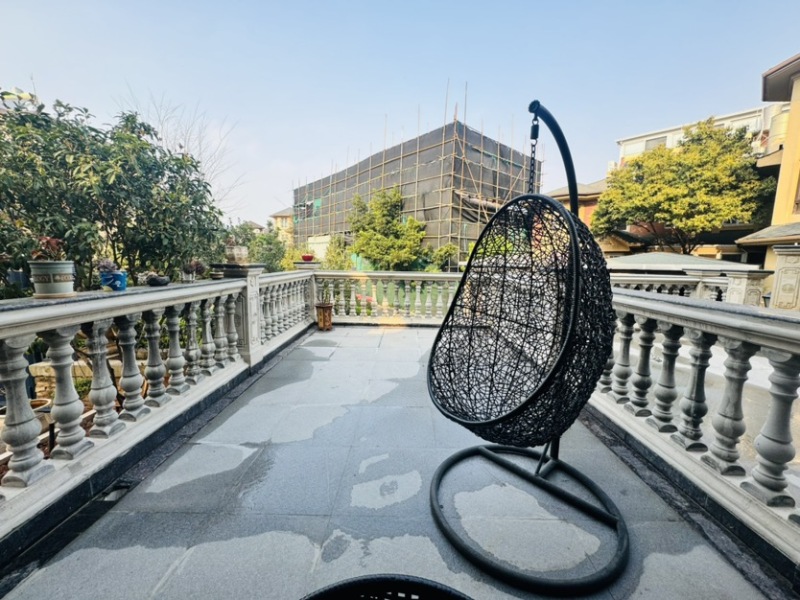 5室3廳2陽(yáng)臺(tái) 滇池衛(wèi)城橡樹(shù)莊園別墅自家花園