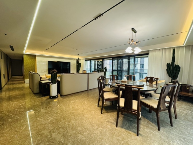 4室2廳2陽臺(tái) 華夏四季三期客廳