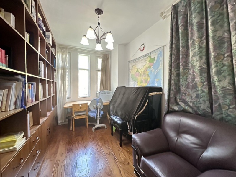 6室2廳3陽臺 東鳴佳苑別墅臥室