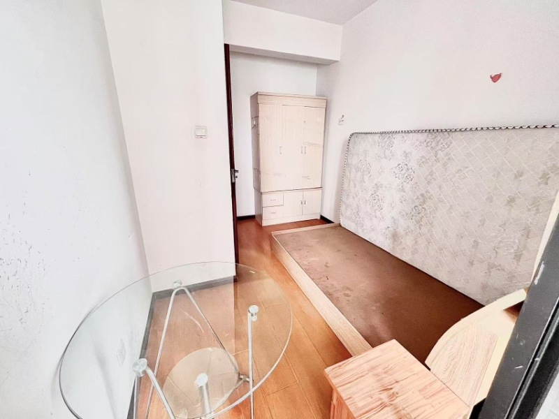 3室2廳1陽臺 葡萄街區(qū)天宇康苑臥室