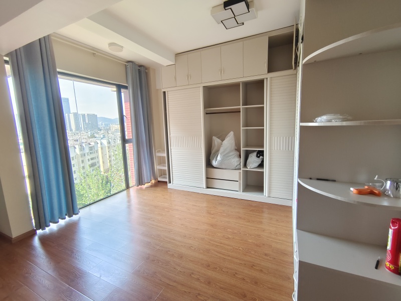 4室2廳1陽臺(tái) 金庭小區(qū)臥室