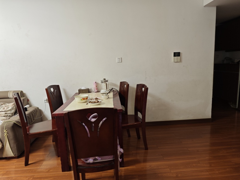 3室2廳2陽臺(tái) 魅力之城二、四期餐廳