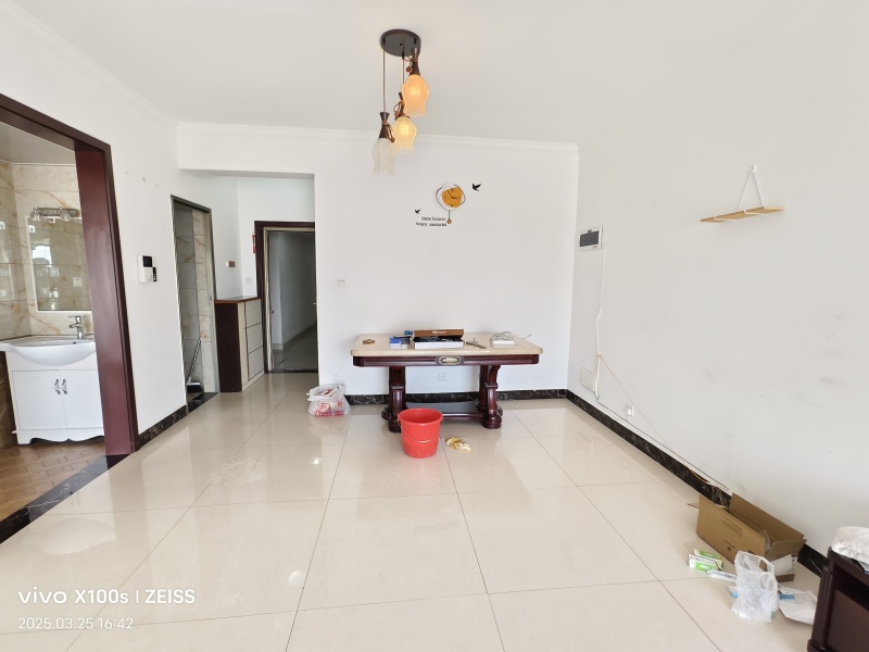 2室2廳1陽臺 花香四季餐廳