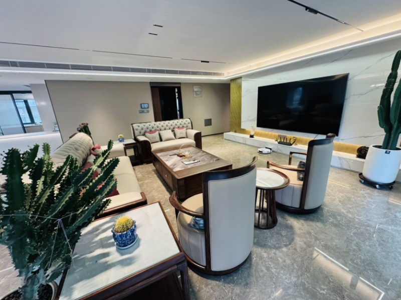 4室2廳2陽臺(tái) 華夏四季三期客廳