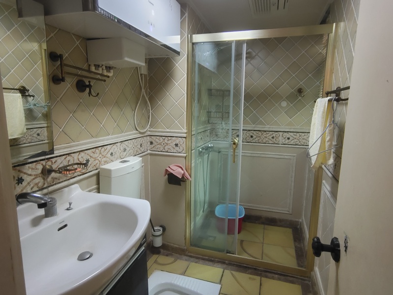 3室2廳1陽臺 金域緹香衛(wèi)生間