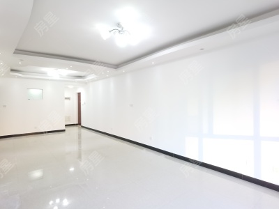 3室2廳1陽(yáng)臺(tái) 同德昆明廣場(chǎng)B區(qū)客廳