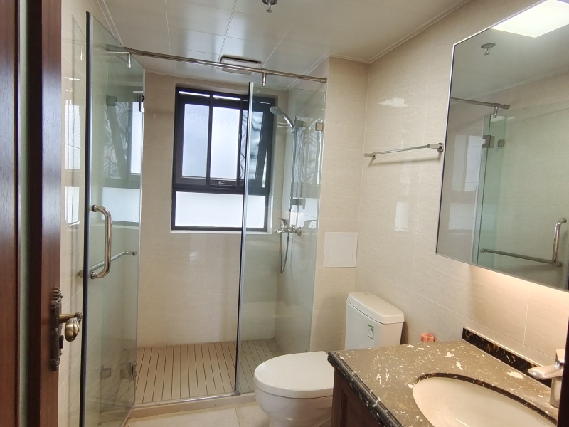 4室2廳2陽(yáng)臺(tái) 中海龍泉公館衛(wèi)生間