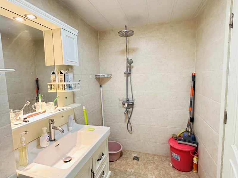 2室2廳1陽臺(tái) 人民路壹號(hào)廣場(chǎng)(壹號(hào)歡樂城)衛(wèi)生間