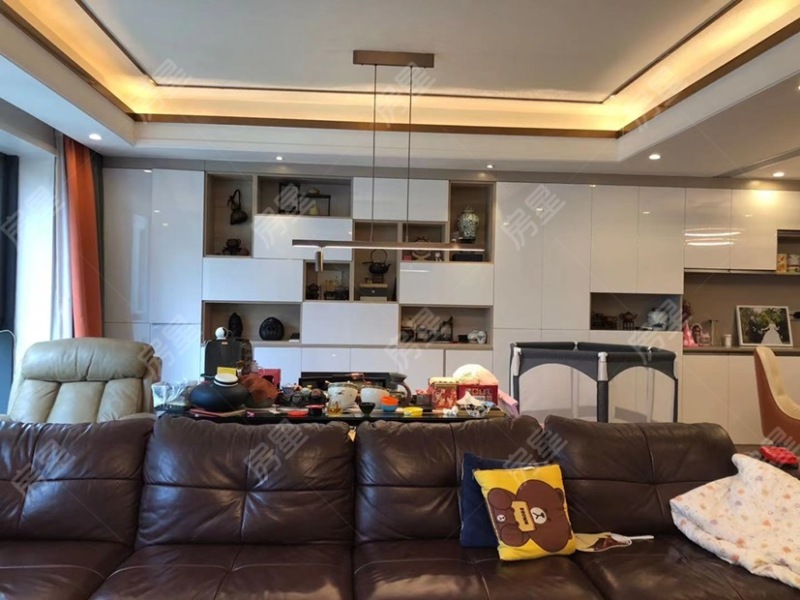 4室2廳2陽臺 俊發(fā)逸天峰客廳