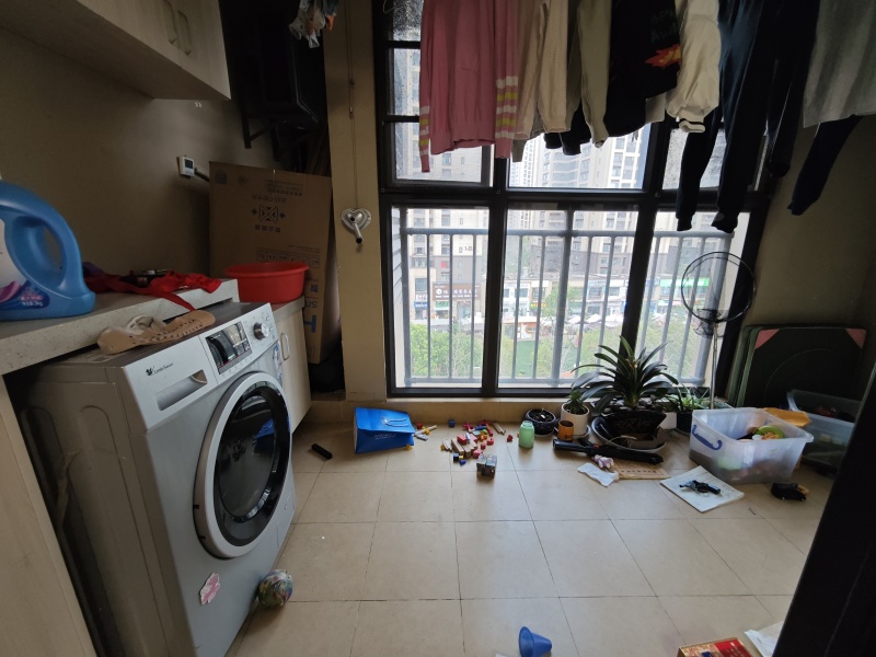 3室2廳2陽臺(tái) 魅力之城二、四期陽臺(tái)