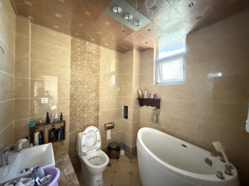 4室2廳1陽(yáng)臺(tái) 野鴨湖小區(qū)別墅衛(wèi)生間