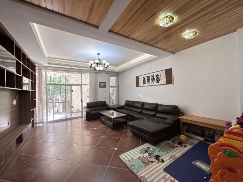 6室2廳3陽臺 東鳴佳苑別墅客廳