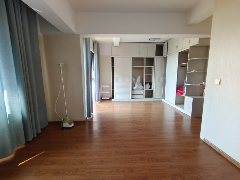 4室2廳1陽臺(tái) 金庭小區(qū)臥室