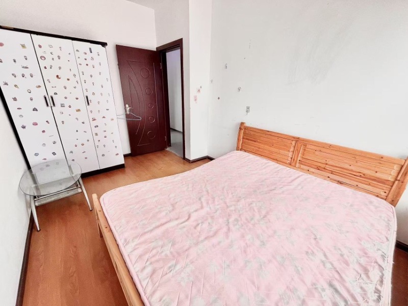 3室2廳1陽臺 葡萄街區(qū)天宇康苑臥室