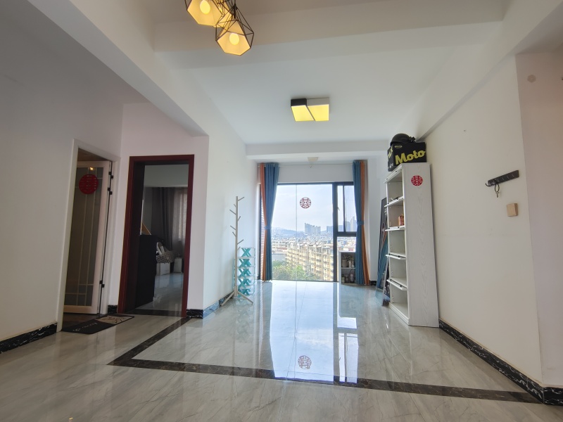 4室2廳1陽臺(tái) 金庭小區(qū)客廳