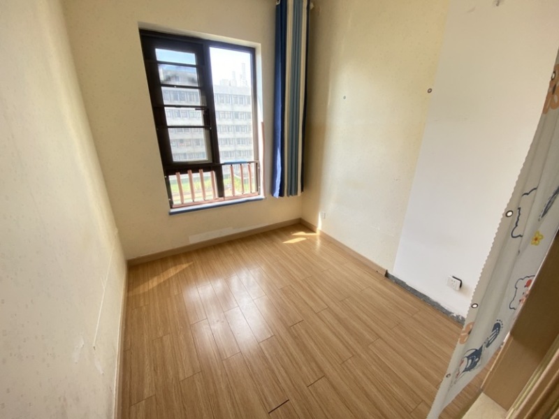 3室2廳2陽臺(tái) 中海學(xué)府路8號(hào)臥室