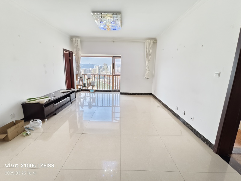 2室2廳1陽臺 花香四季客廳