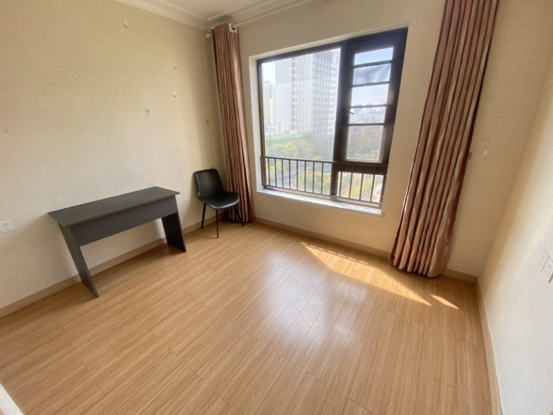 3室2廳2陽臺(tái) 中海學(xué)府路8號(hào)臥室