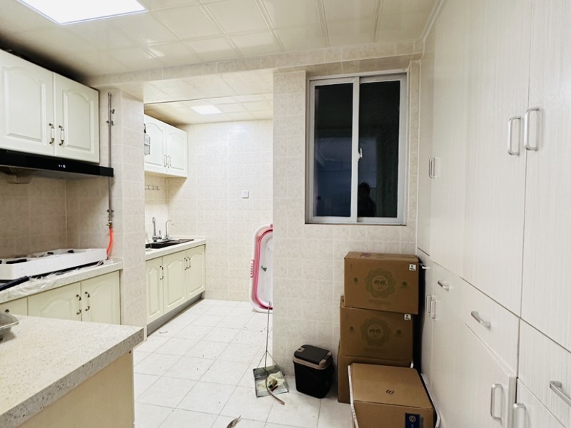 2室2廳1陽臺(tái) 人民路壹號(hào)廣場(chǎng)(壹號(hào)歡樂城)廚房