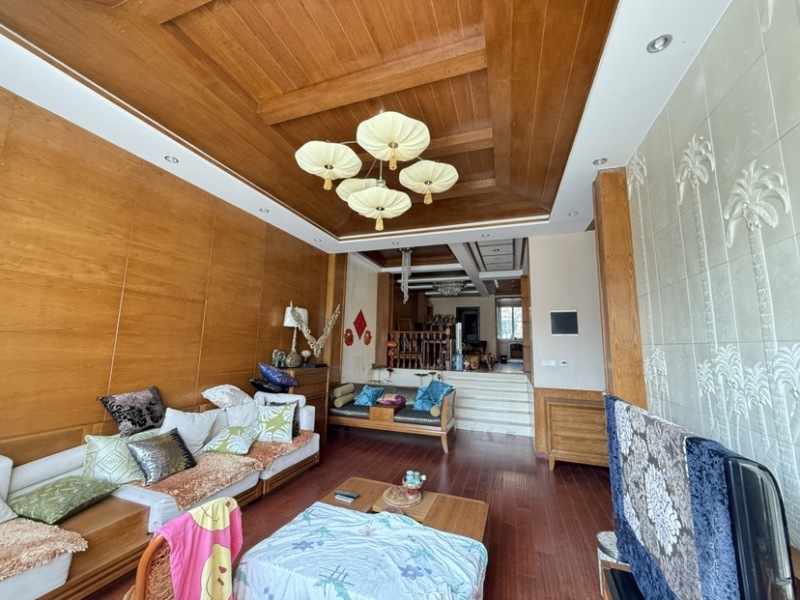 4室2廳1陽(yáng)臺(tái) 野鴨湖小區(qū)別墅客廳