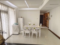 4室2廳2陽臺 湖畔之夢餐廳