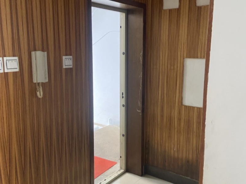 3室2廳1陽臺 亞龍小區(qū)東區(qū)門廳