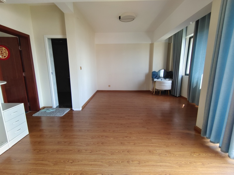 4室2廳1陽臺(tái) 金庭小區(qū)臥室