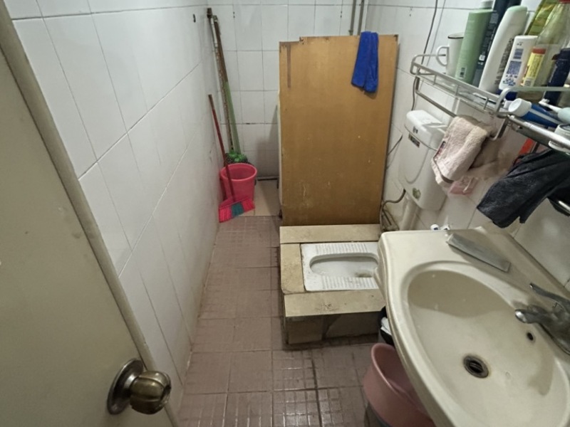 2室2廳1陽臺 西壩路283號衛(wèi)生間