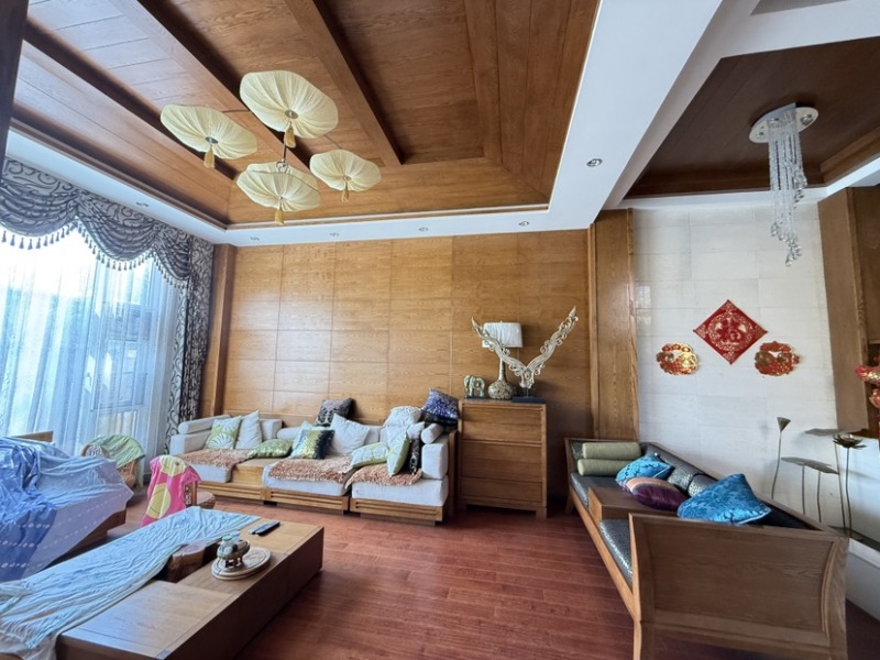 4室2廳1陽(yáng)臺(tái) 野鴨湖小區(qū)別墅客廳