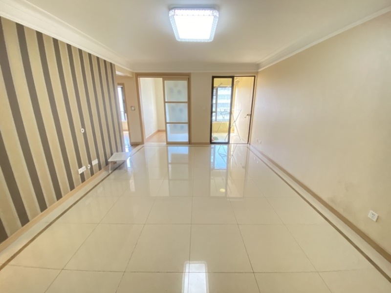 3室2廳2陽臺(tái) 中海學(xué)府路8號(hào)客廳