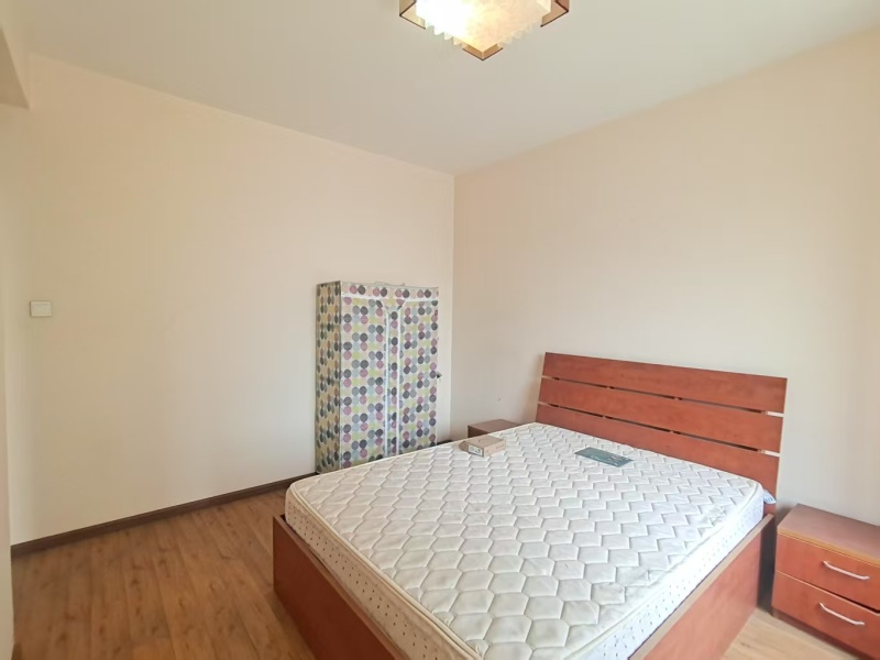 3室2廳2陽(yáng)臺(tái) 上東城臥室