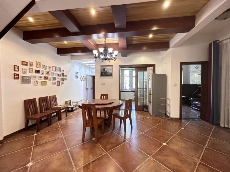 6室2廳3陽臺 東鳴佳苑別墅餐廳