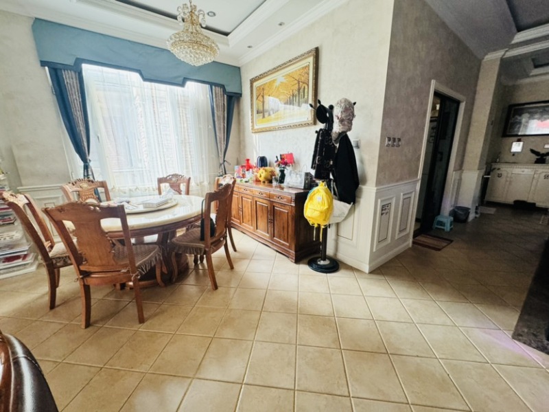 5室3廳2陽(yáng)臺(tái) 滇池衛(wèi)城橡樹(shù)莊園別墅餐廳