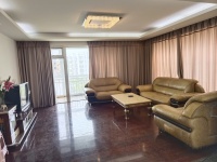 4室2廳2陽臺 湖畔之夢客廳