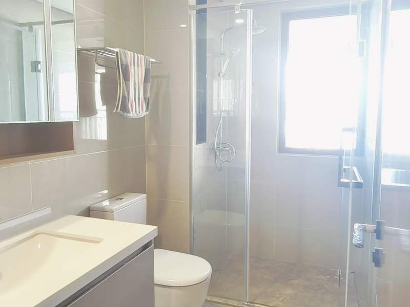 3室2廳2陽臺 招商雍華府衛(wèi)生間