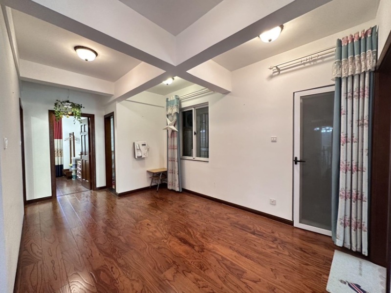 6室2廳3陽臺 東鳴佳苑別墅臥室