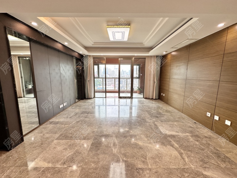 4室2廳2陽臺(tái) 七彩俊園客廳