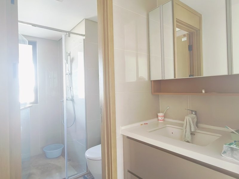 3室2廳2陽臺 招商雍華府衛(wèi)生間