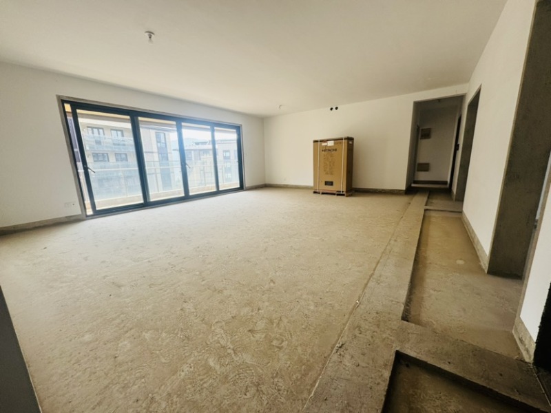 4室2廳3陽臺 華夏四季二期客廳