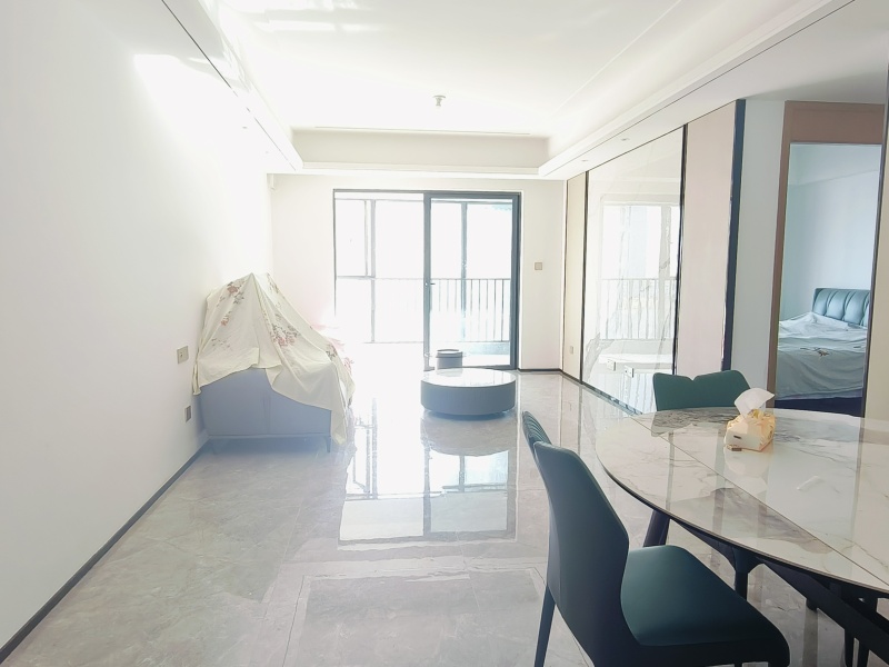 3室2廳2陽臺 招商雍華府客廳